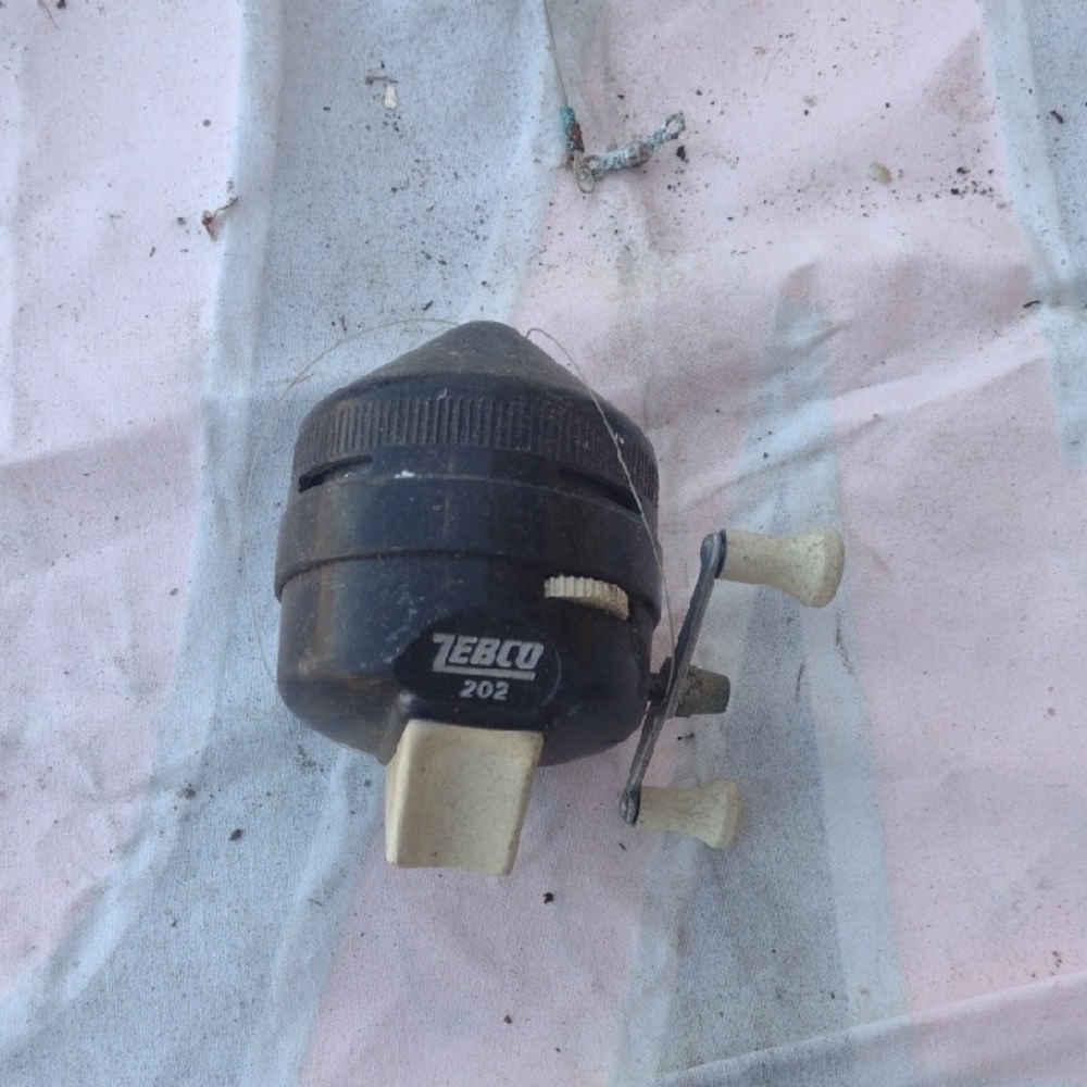 Zebco 202 Fishing Reel Black and Cream